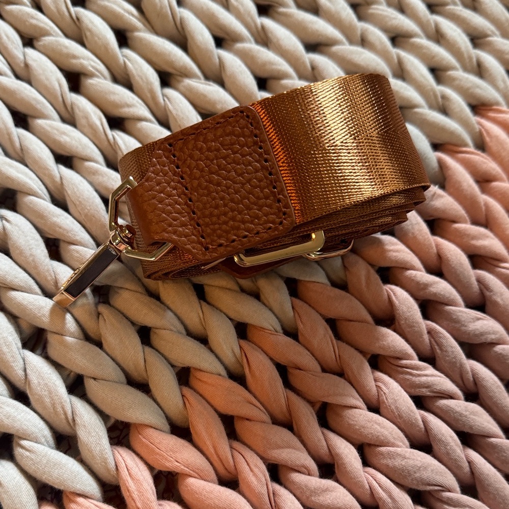 Copper shoulder strap for purse